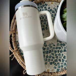 Stanley Cream 40 oz. Quencher H2.0 FlowState Tumbler.